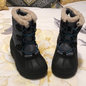 Toddler boots size 7. Kids